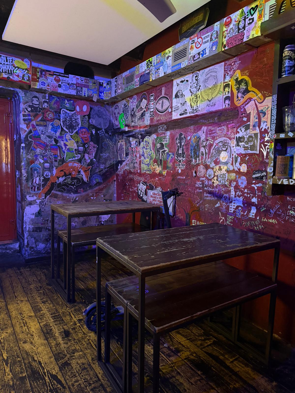 Mr Brown Trastevere location riprese - Sala con porta verde