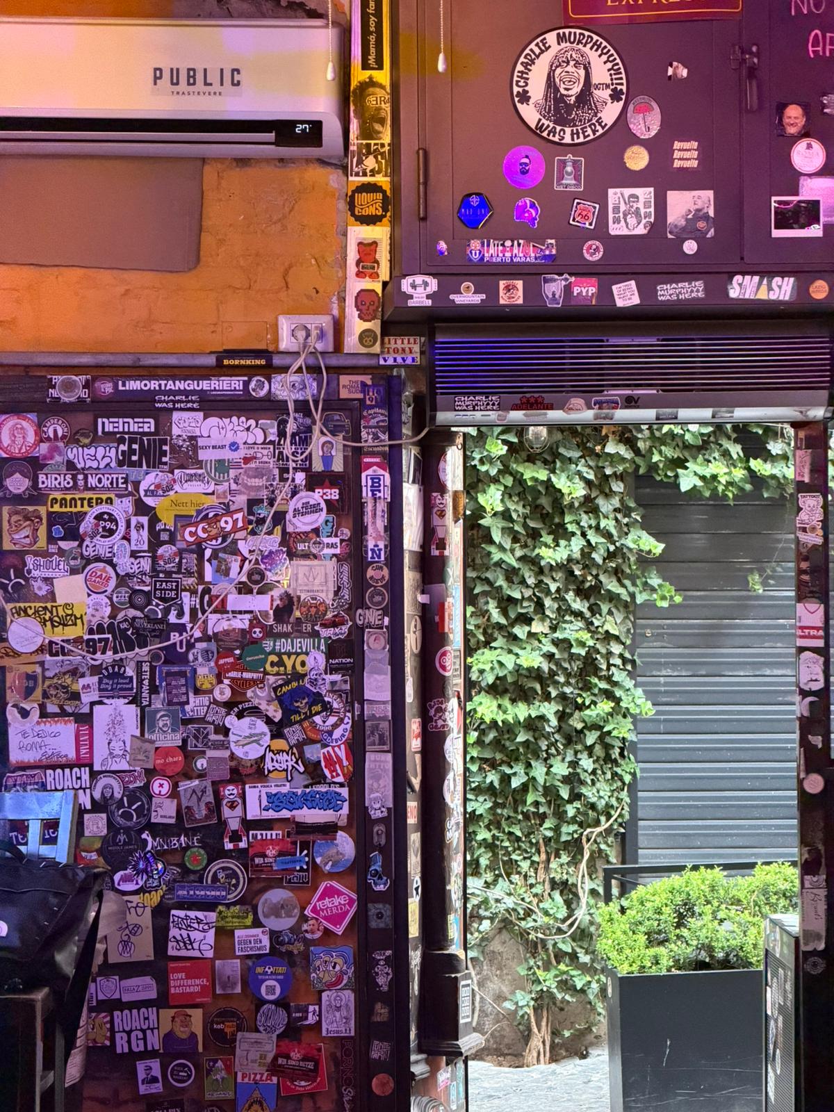 Mr Brown Trastevere location riprese - Il bancone completo