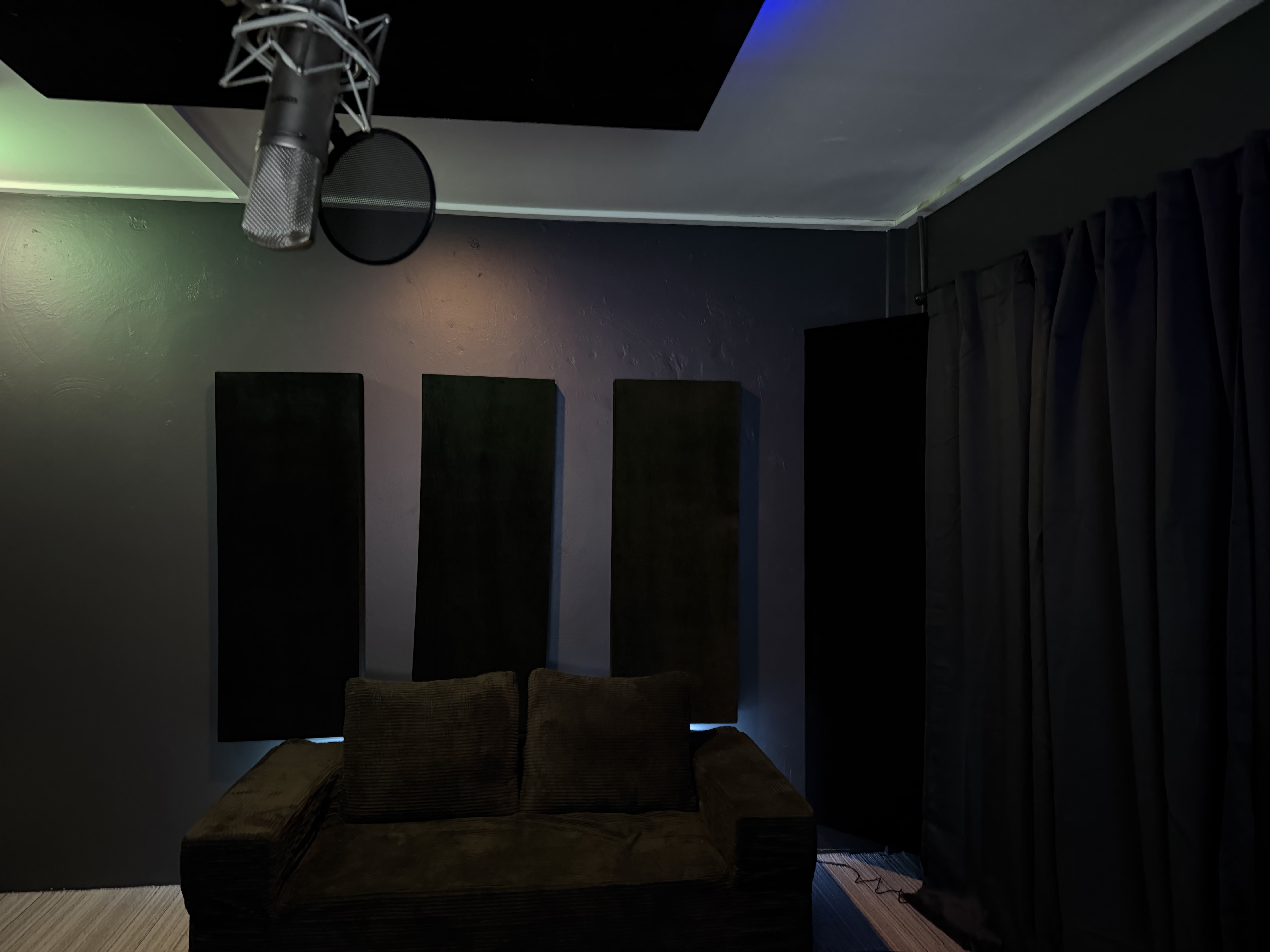 Vocal mic with pop filter above the lounge couch