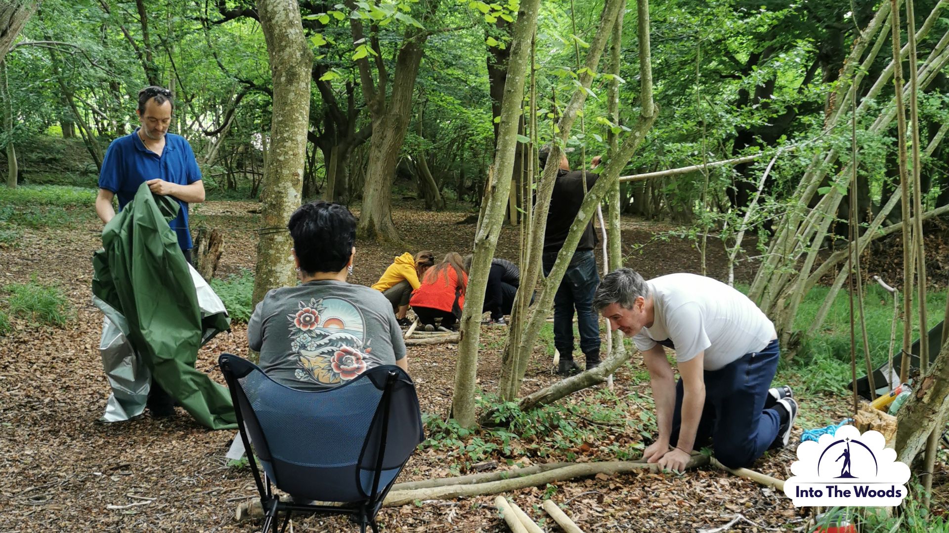 Pioneering Kent - group building rope and lashing structures in woodland