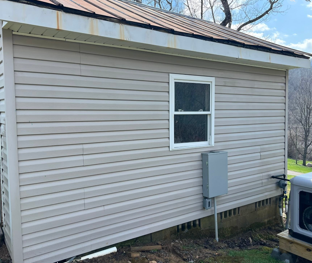 vinyl siding soft wash removing algae and grime after cleaning in Boone, NC