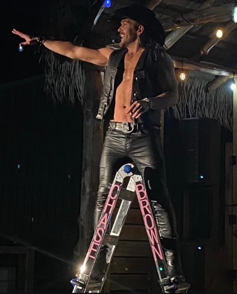 On the ladder — Vegas Country residency