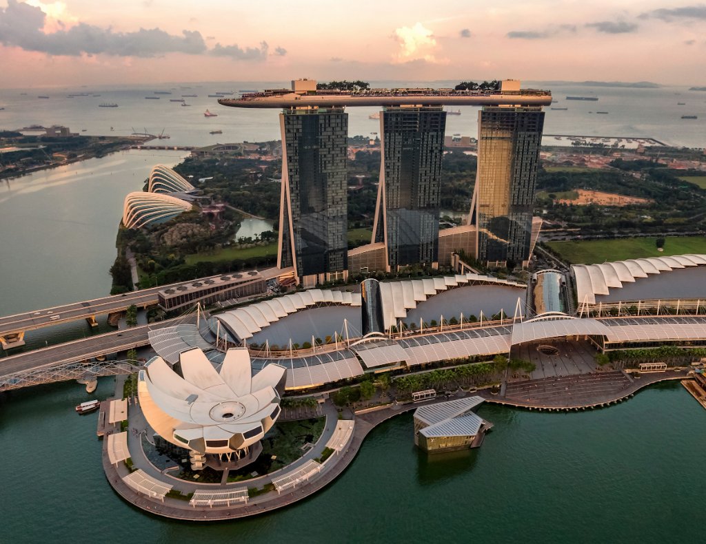 Singapore skyline, a hub for the offshore wind industry