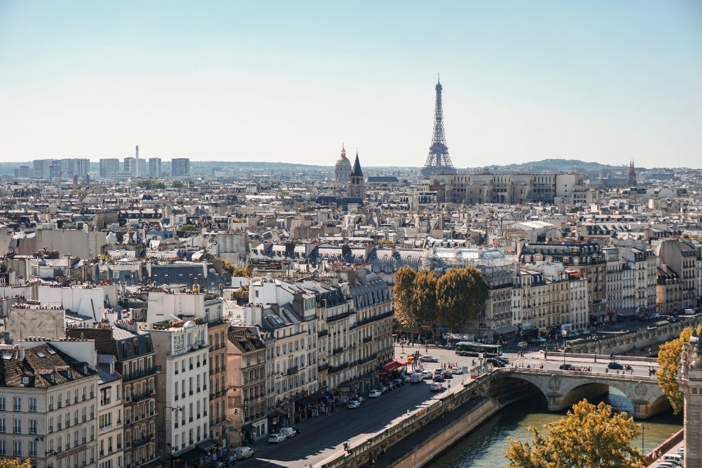 Paris skyline, a hub for the offshore wind industry