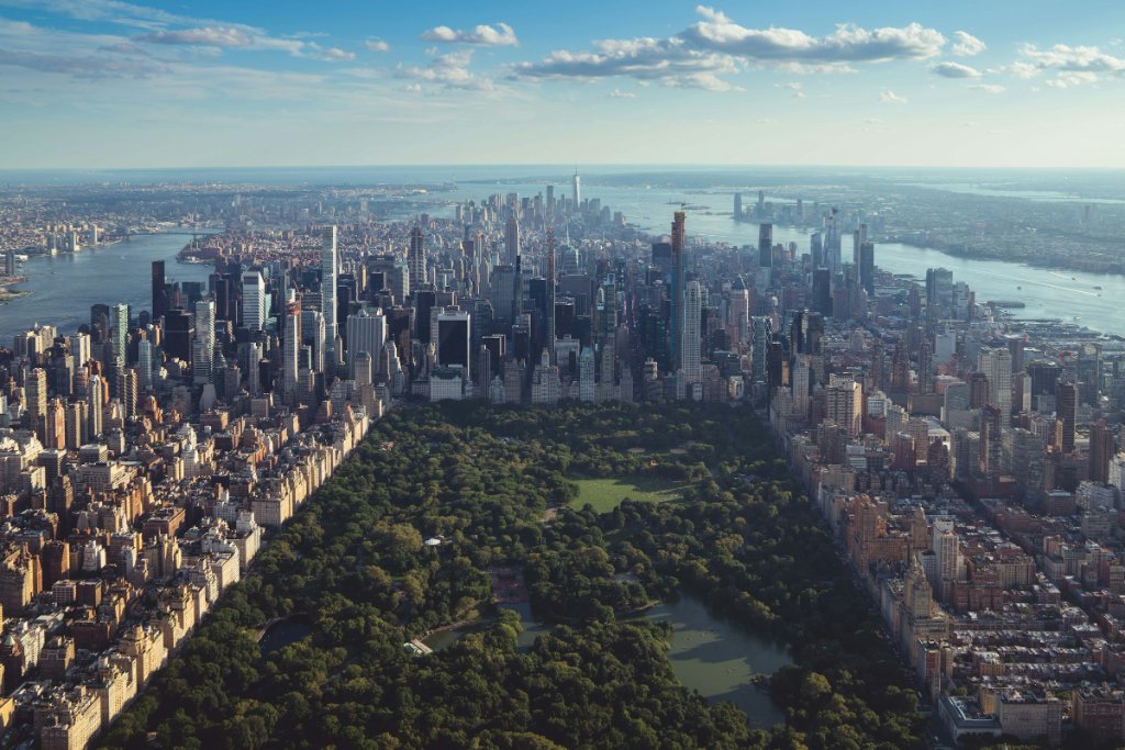New York City skyline, a hub for the offshore wind industry