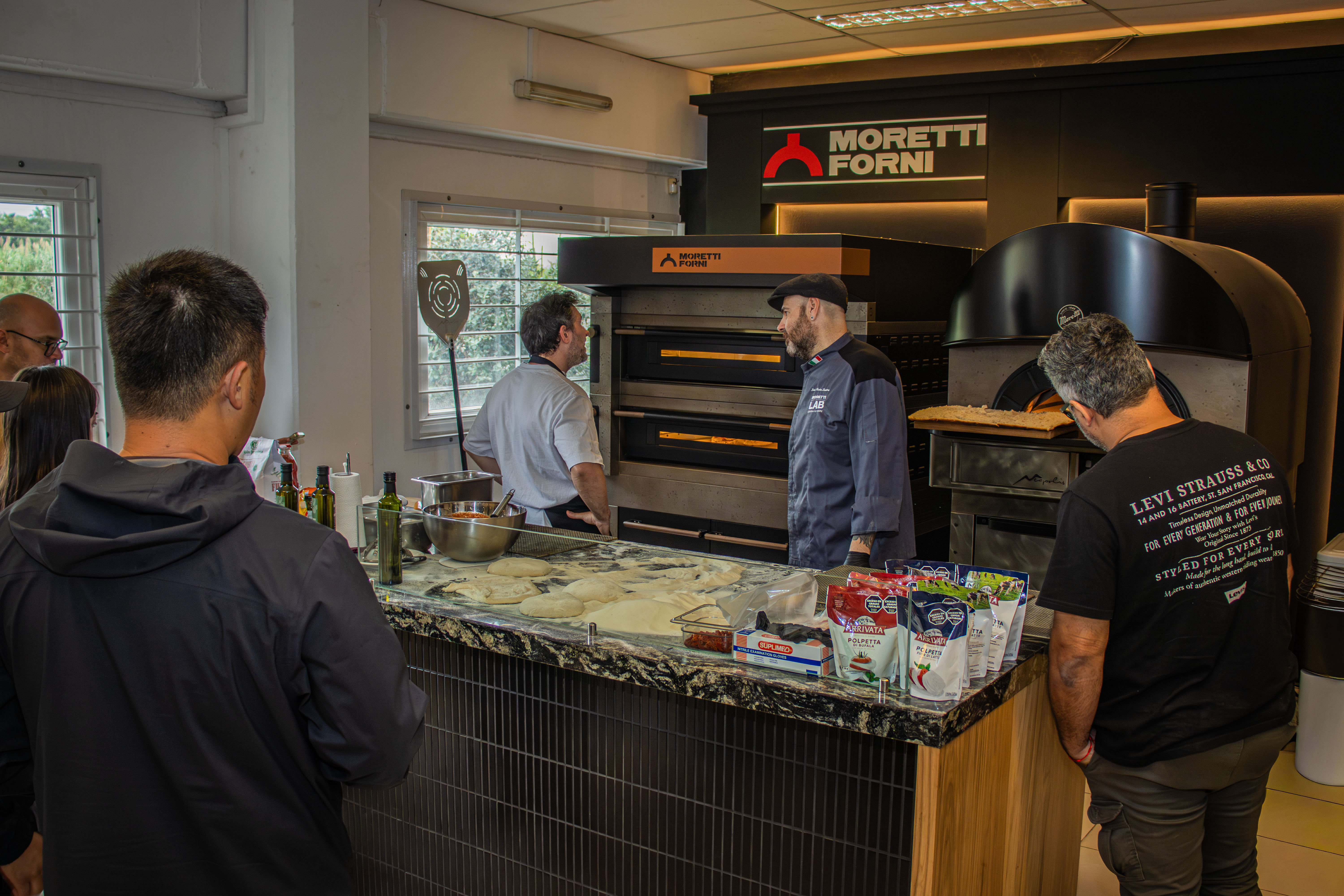 Luis Cortés durante la demostración en el showroom de Carpidue