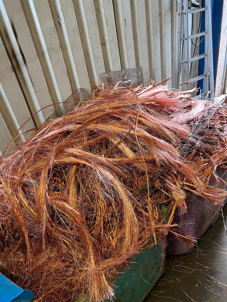 Koperdraad schroot bij Metaalhandel Hoebeke