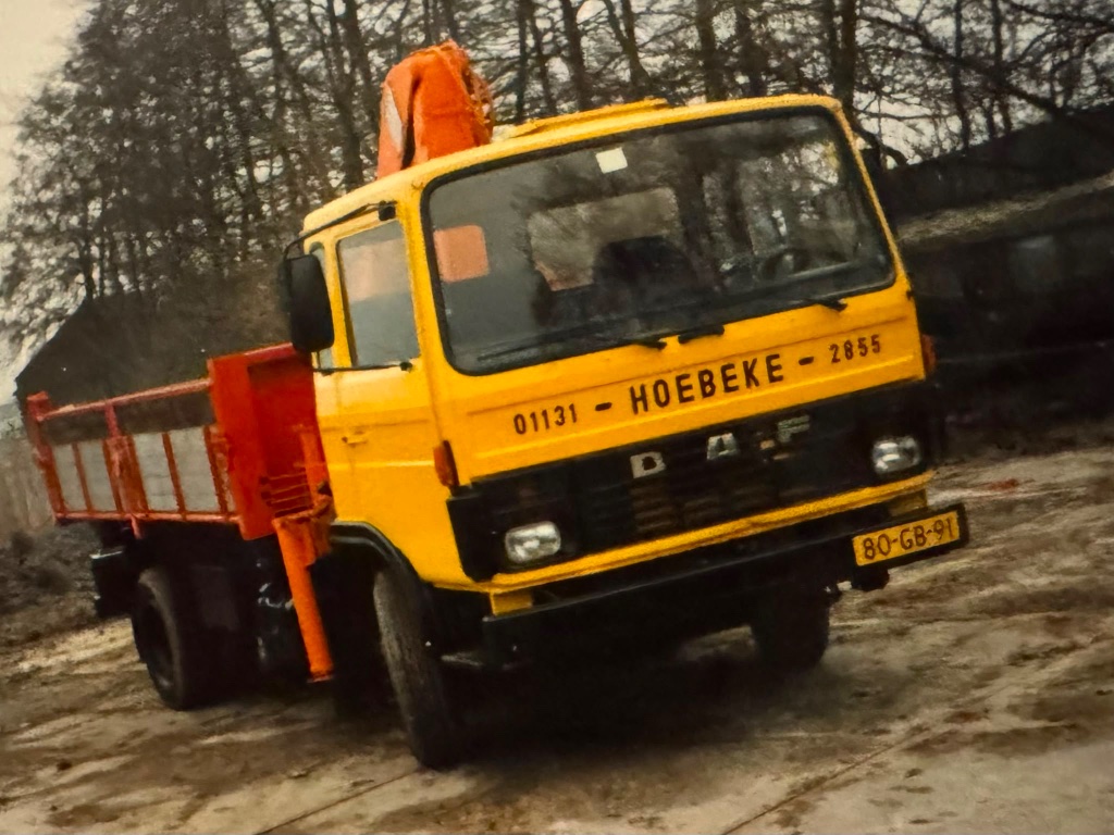 Metaalhandel Hoebeke pand met vrachtwagen ervoor