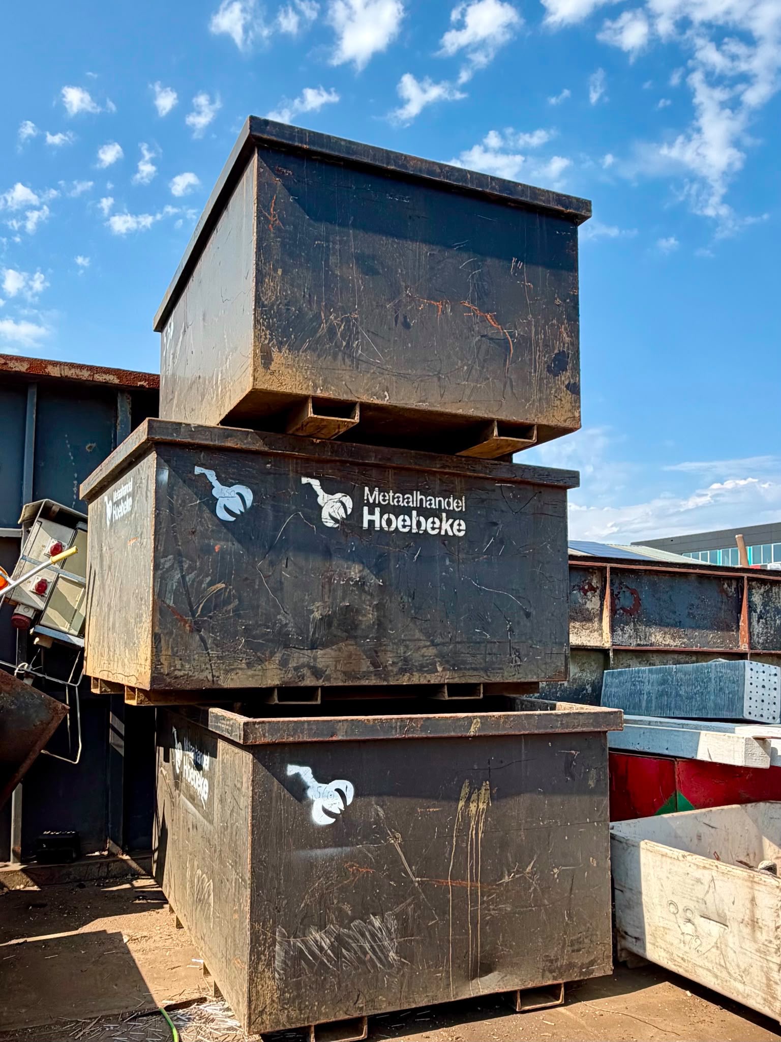 Containers wisselen - Metaalhandel Hoebeke Yerseke