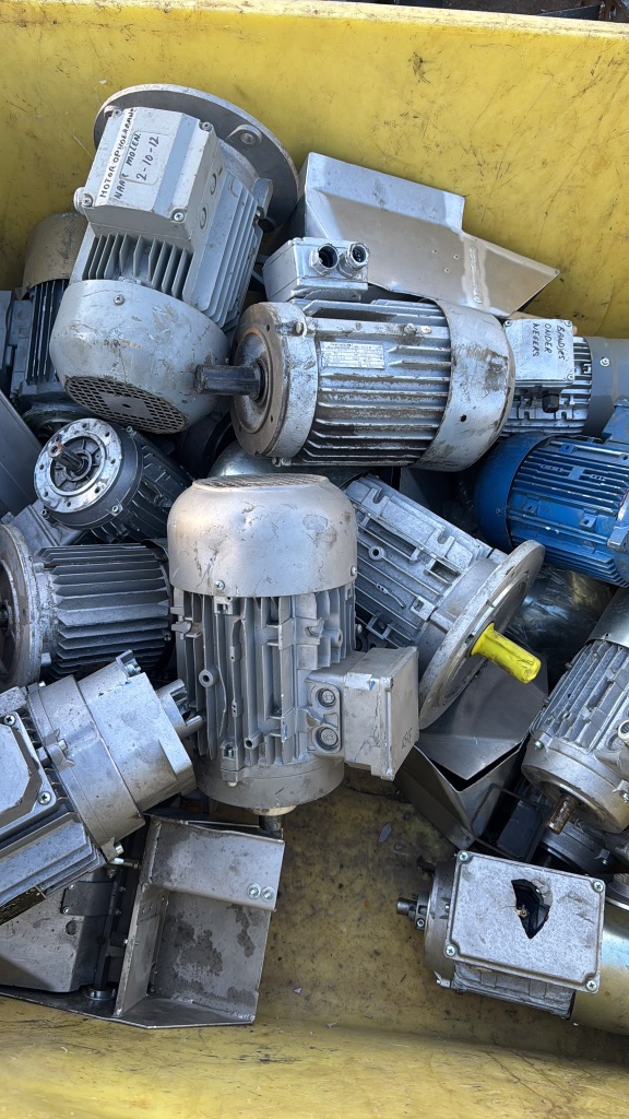 Elektromotoren voor recycling bij Metaalhandel Hoebeke