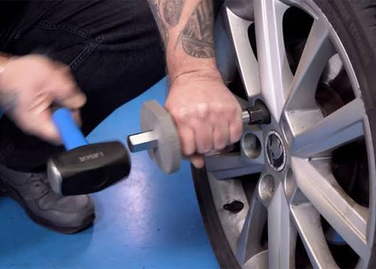 Locking Wheel Key Removal