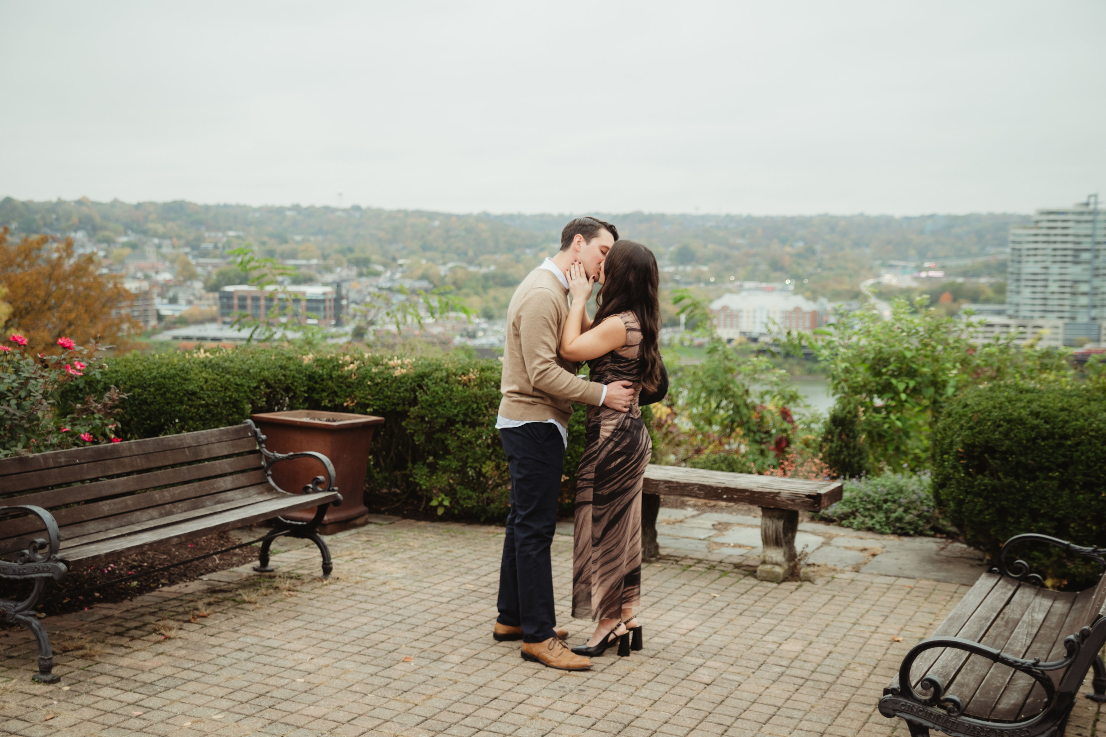 Couple kissing in an elevated urban park
