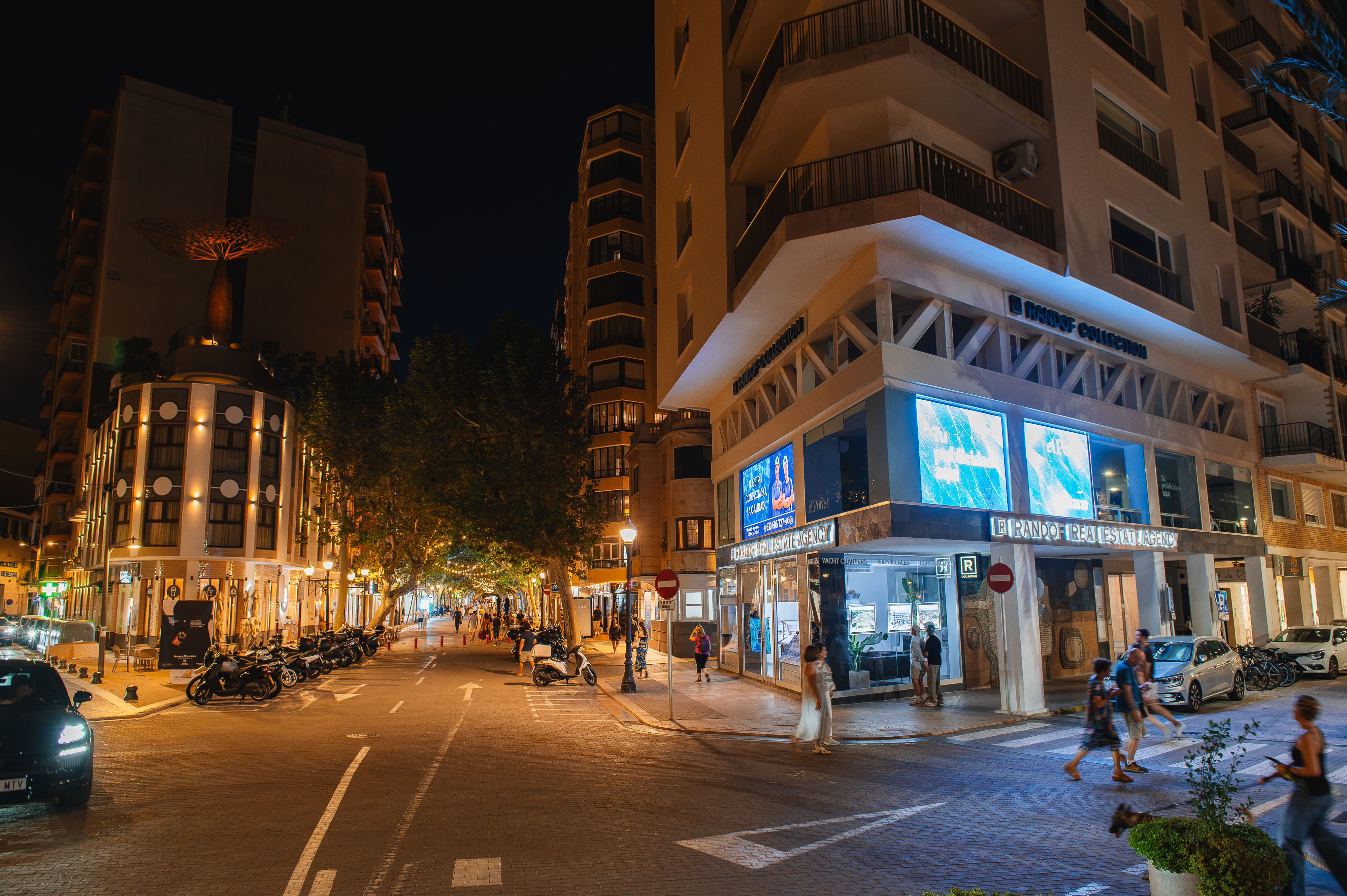 Parking del Portet a 10 metros del club, junto a la Policía Nacional