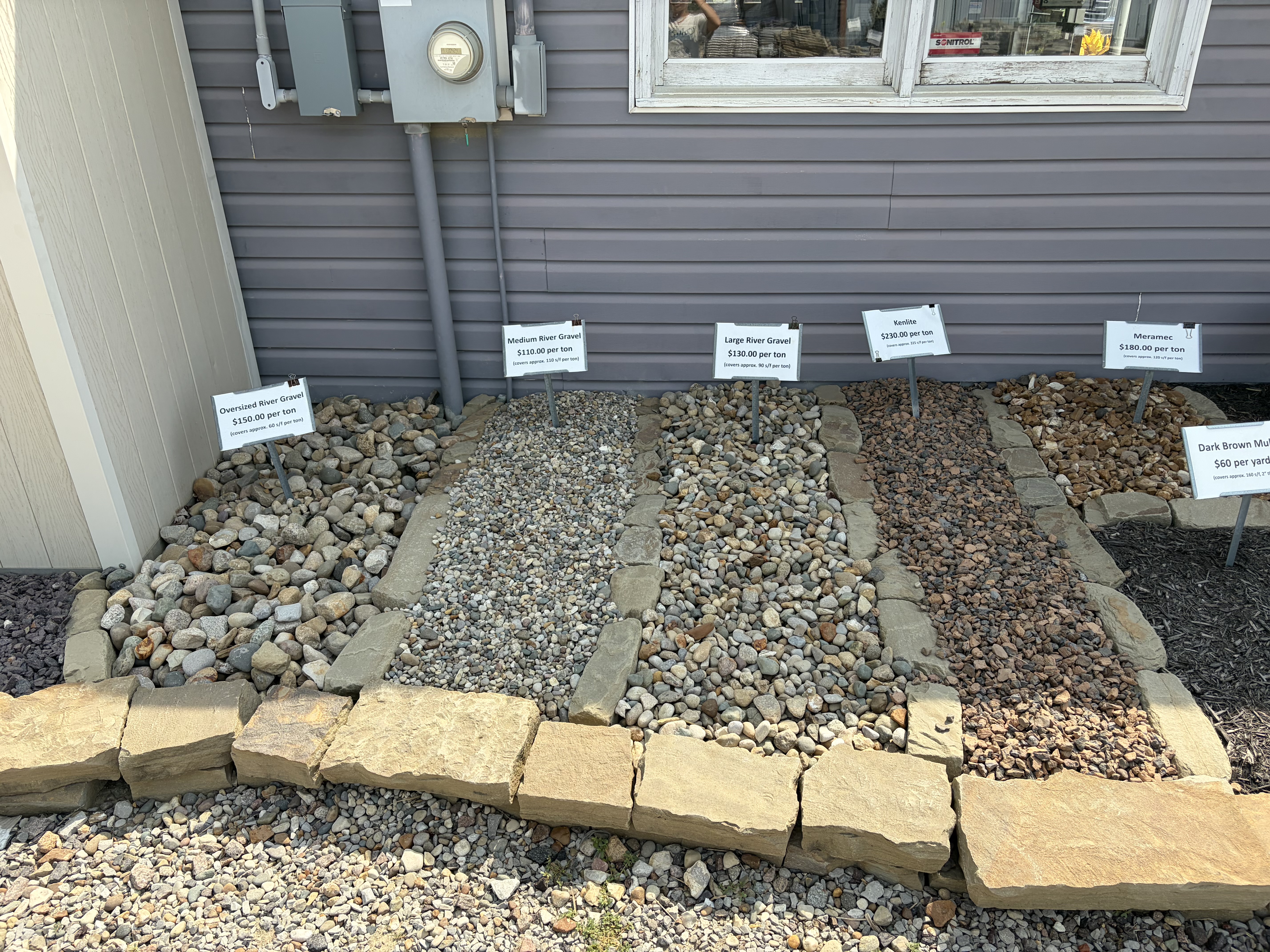 River gravel display beds — Oversized, Medium & Large River Gravel, Kenlite & Meramec