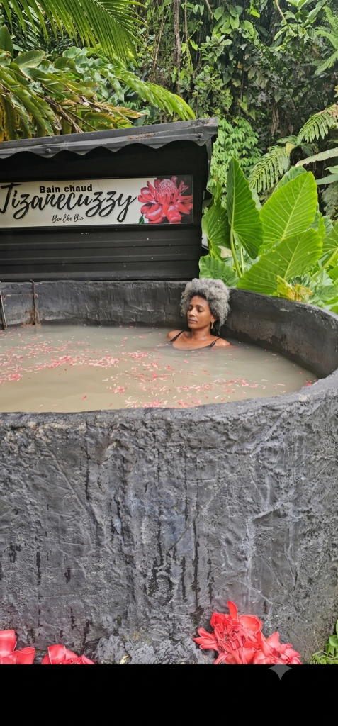 Bain chaud aux fleurs en pleine nature