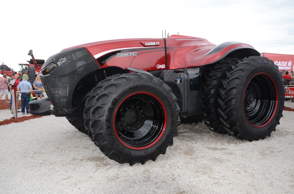 Case IH Magnum — Autonomous Tractor Concept