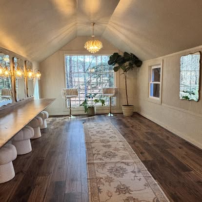 Bridal suite dining area