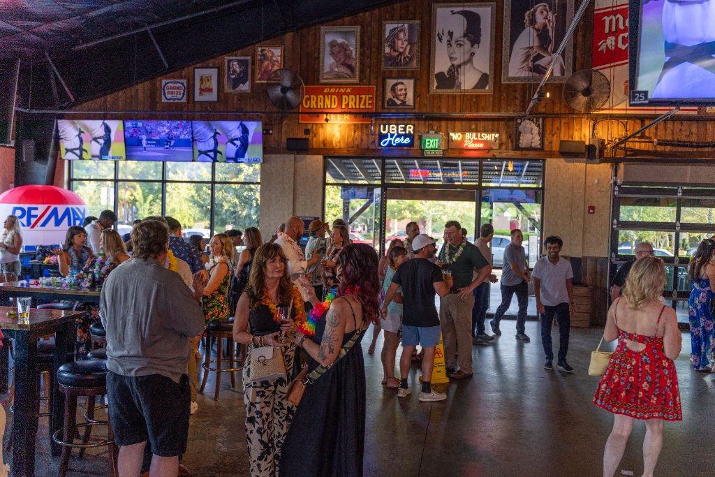 The full crowd at our Hawaiian Island mixer