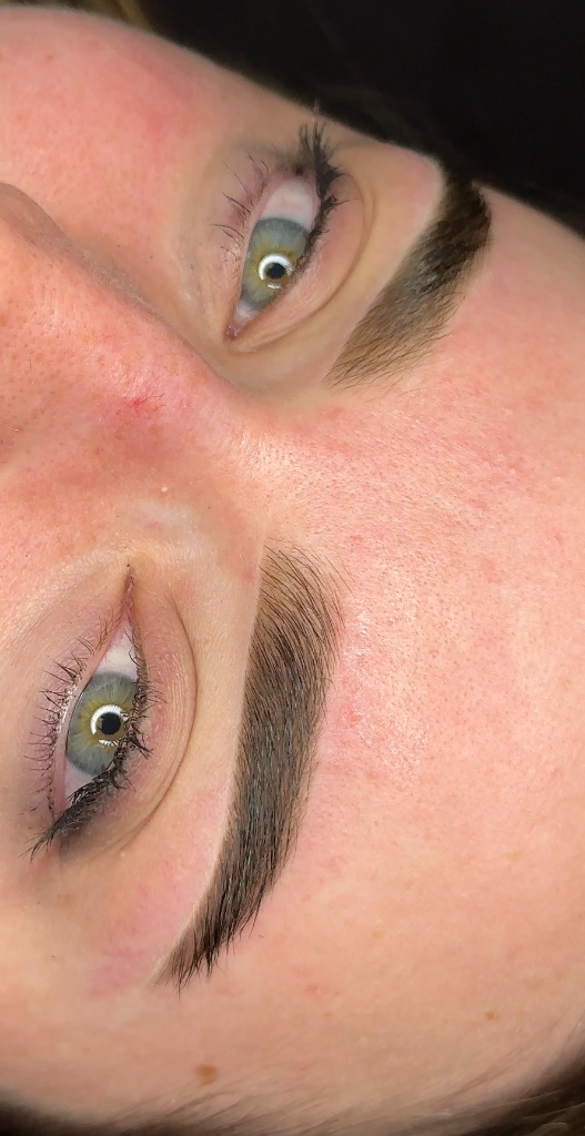 Diseño de cejas PMU