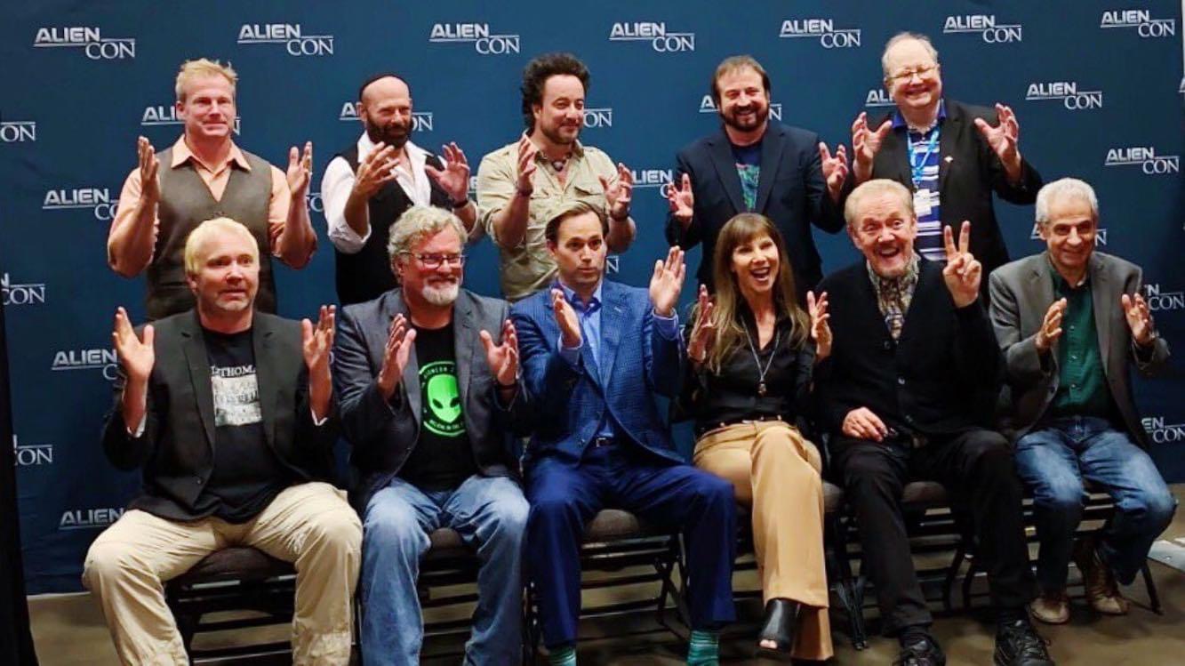 Alien Con — Group Photo at the Step-and-Repeat