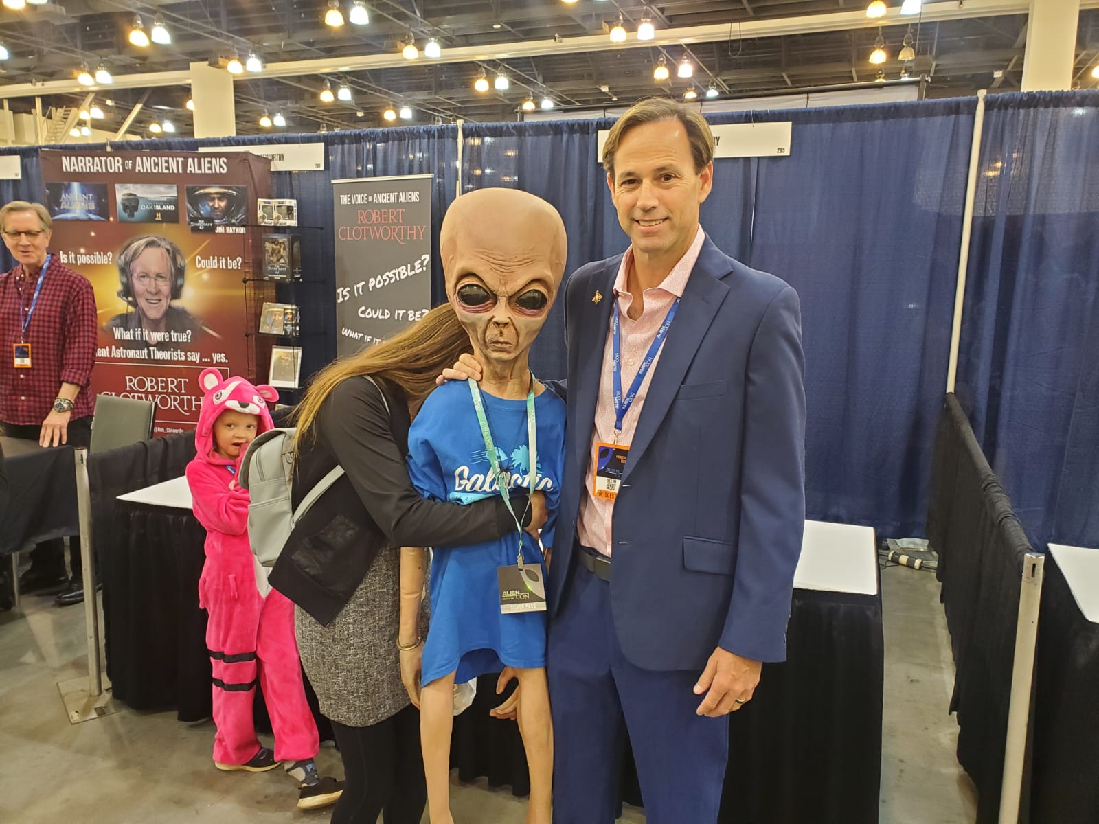 Alien Con — With Robert Clotworthy, The Voice of Ancient Aliens