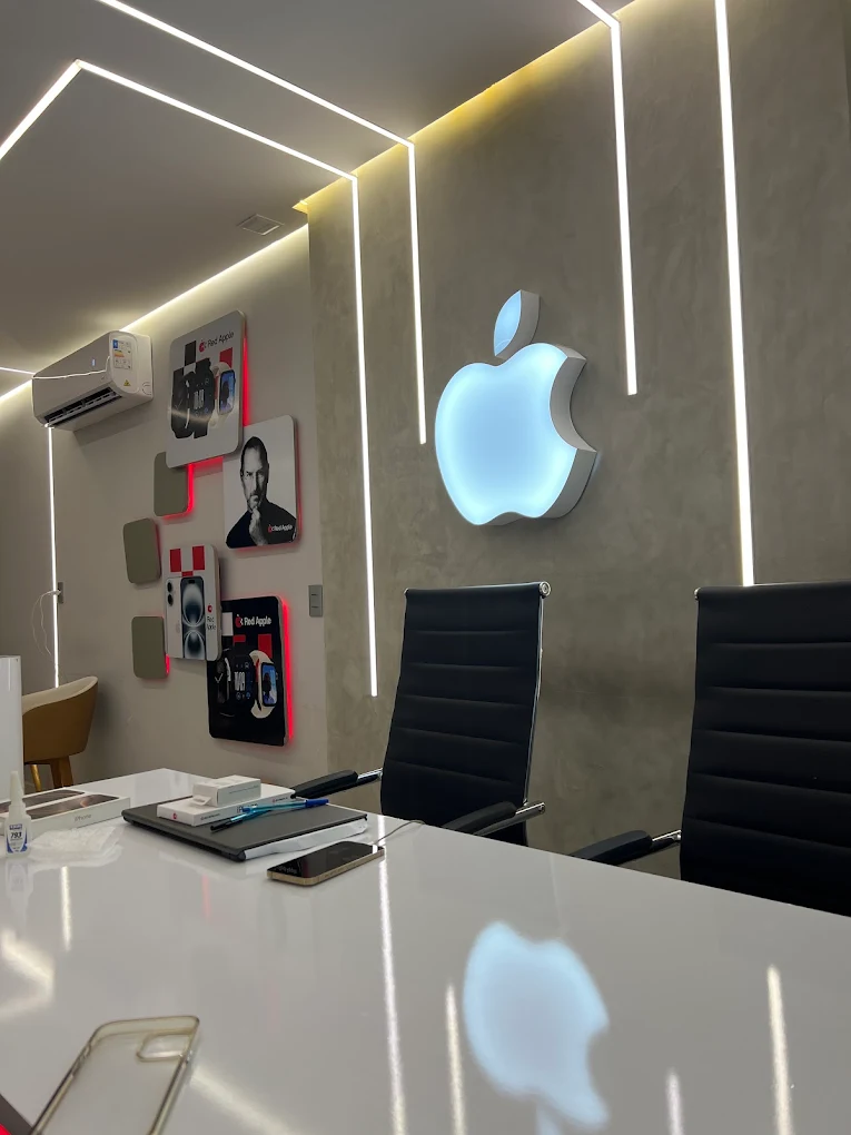 Interior da loja Red Apple