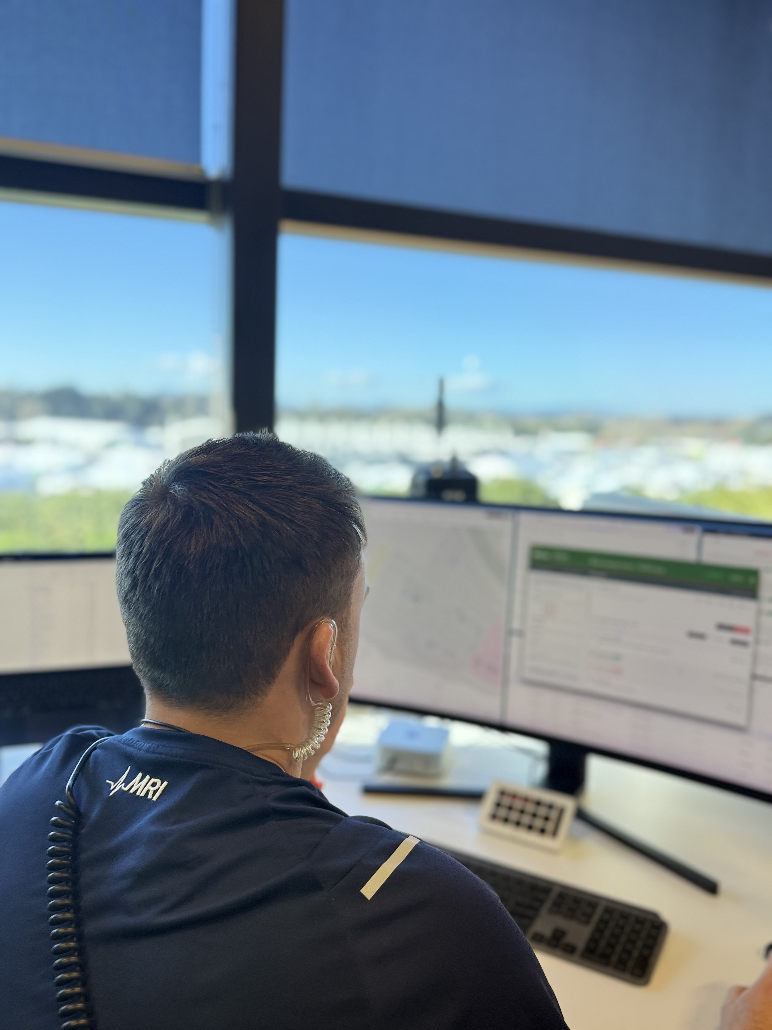 MRI operator using advanced incident management software for real-time tracking
