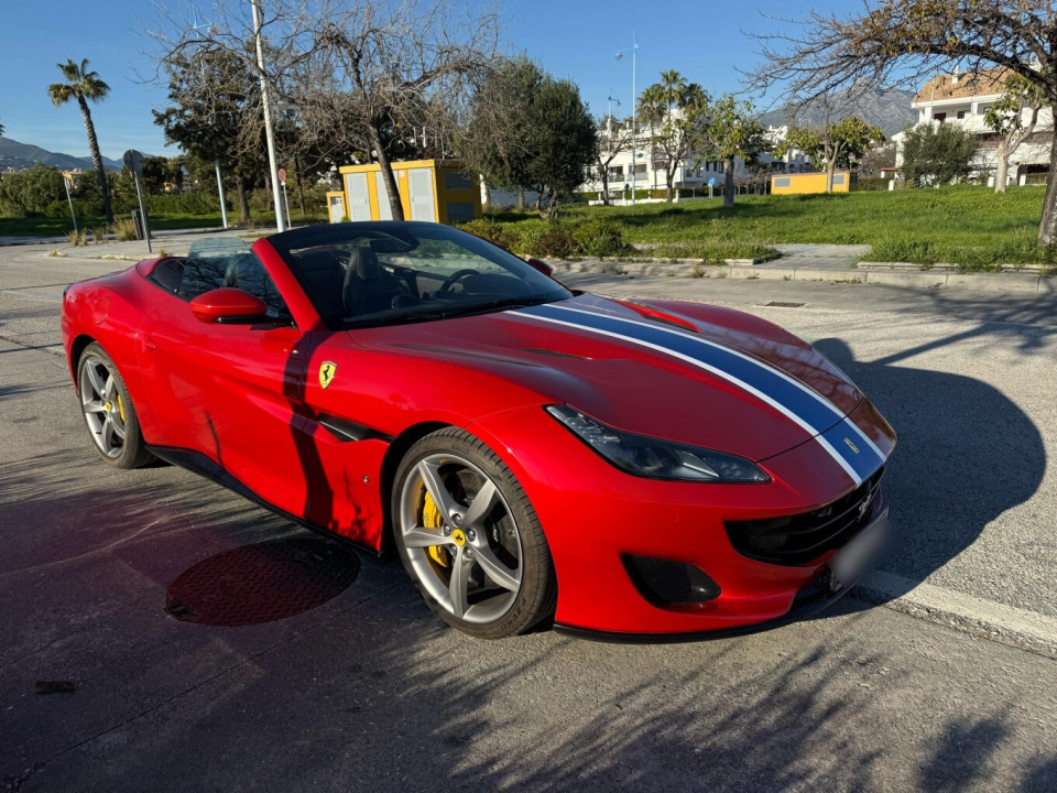 Ferrari Portofino side profile - DeGa Auto