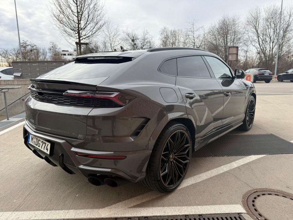 Lamborghini Urus SE exterior - DeGa Auto
