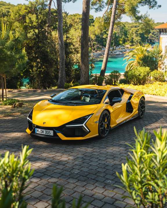 Lamborghini Revuelto rental courchevel - DeGa Auto