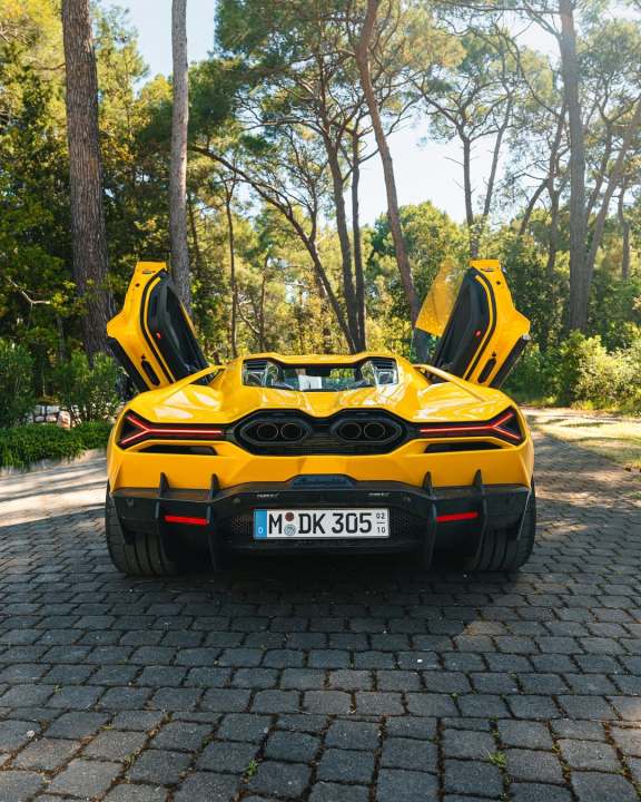 Lamborghini Revuelto interior - DeGa Auto