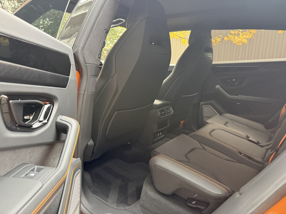Lamborghini Urus SE side profile - DeGa Auto