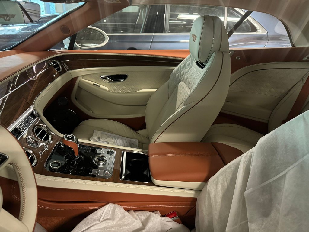 Bentley Continental GTC Speed W12 interior - DeGa Auto