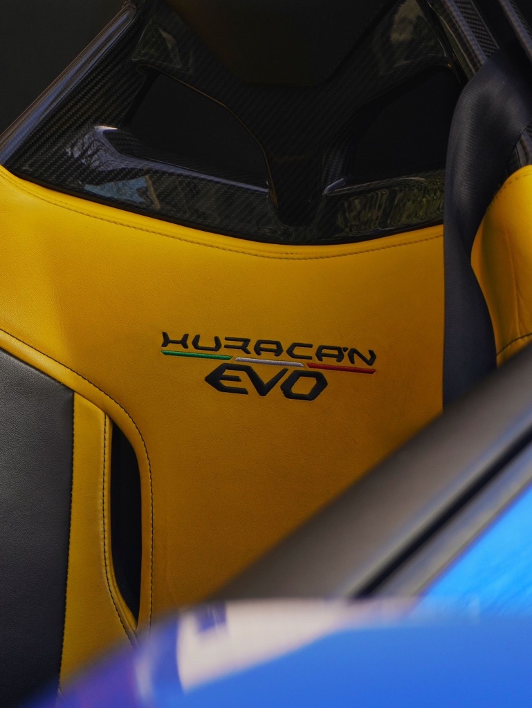 Lamborghini Huracán EVO Spyder side profile - DeGa Auto