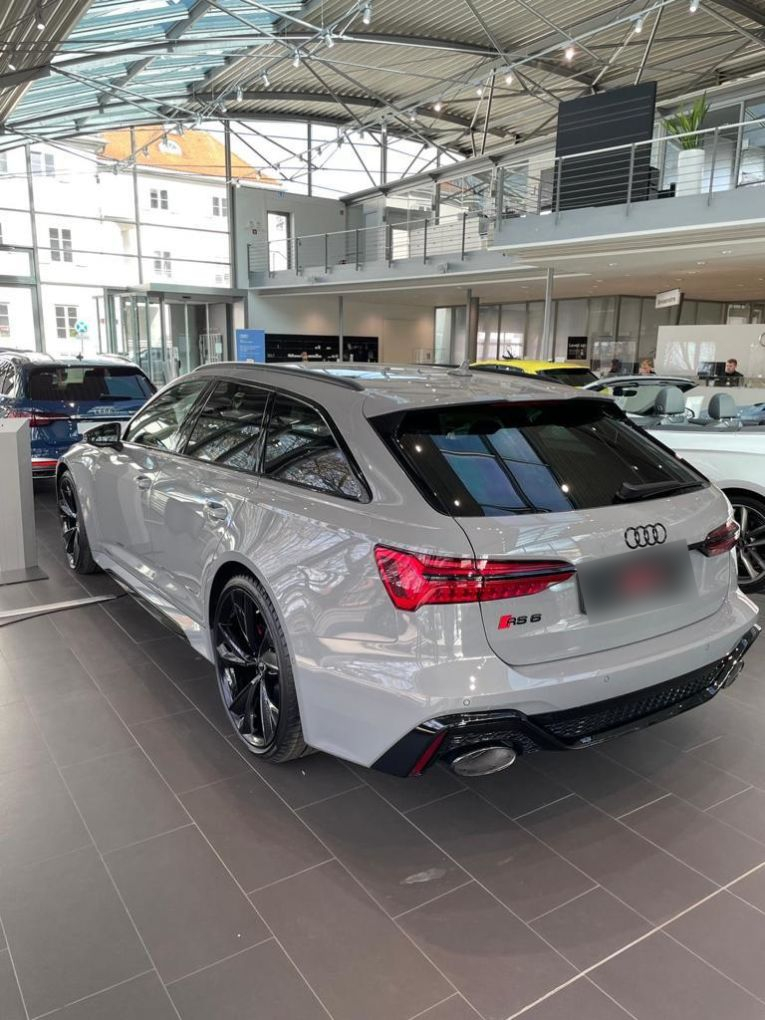 Audi RS6 Avant exterior - DeGa Auto