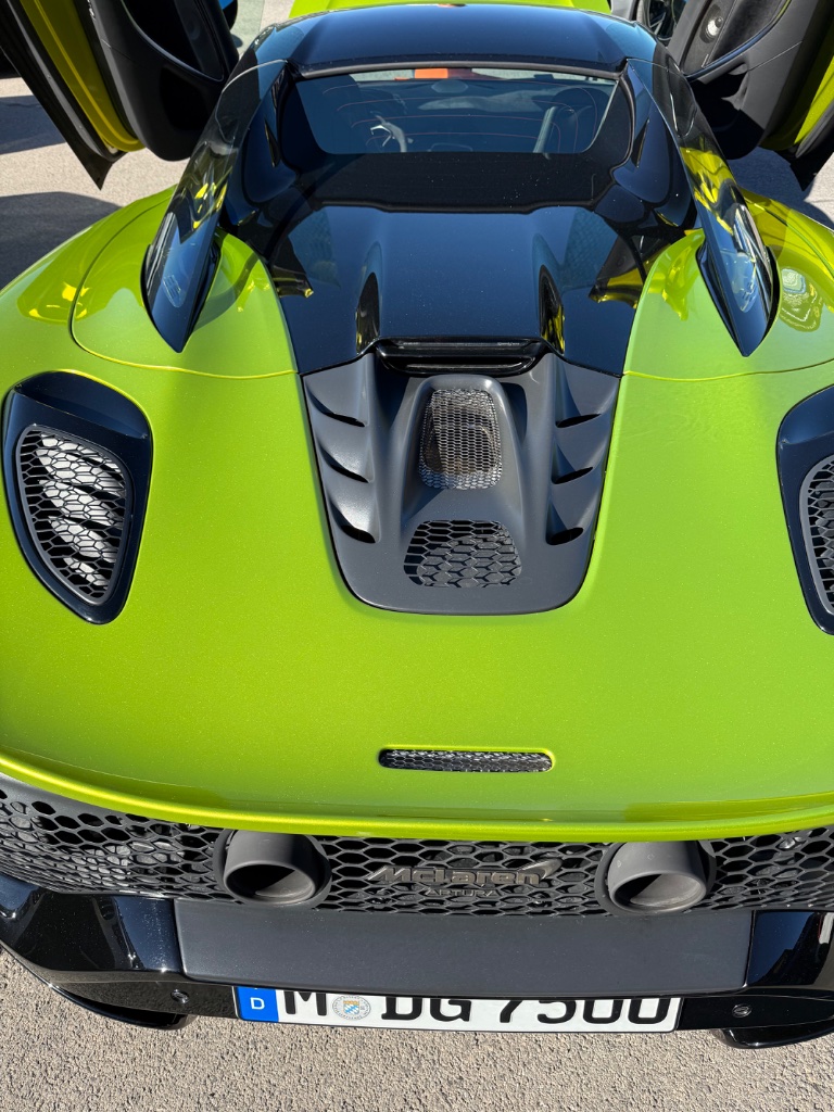 McLaren Artura Spider side profile - DeGa Auto