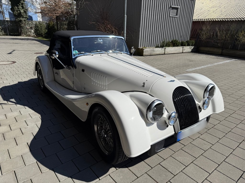 Morgan Plus 4 interior - DeGa Auto
