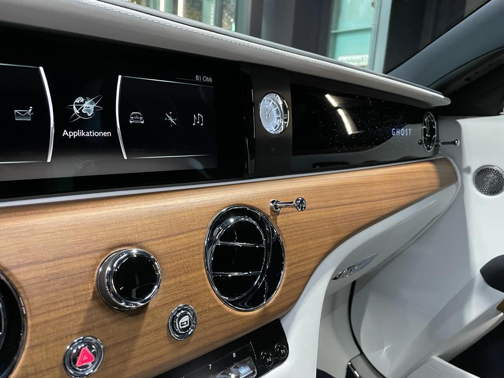 Rolls-Royce Ghost Long side profile - DeGa Auto