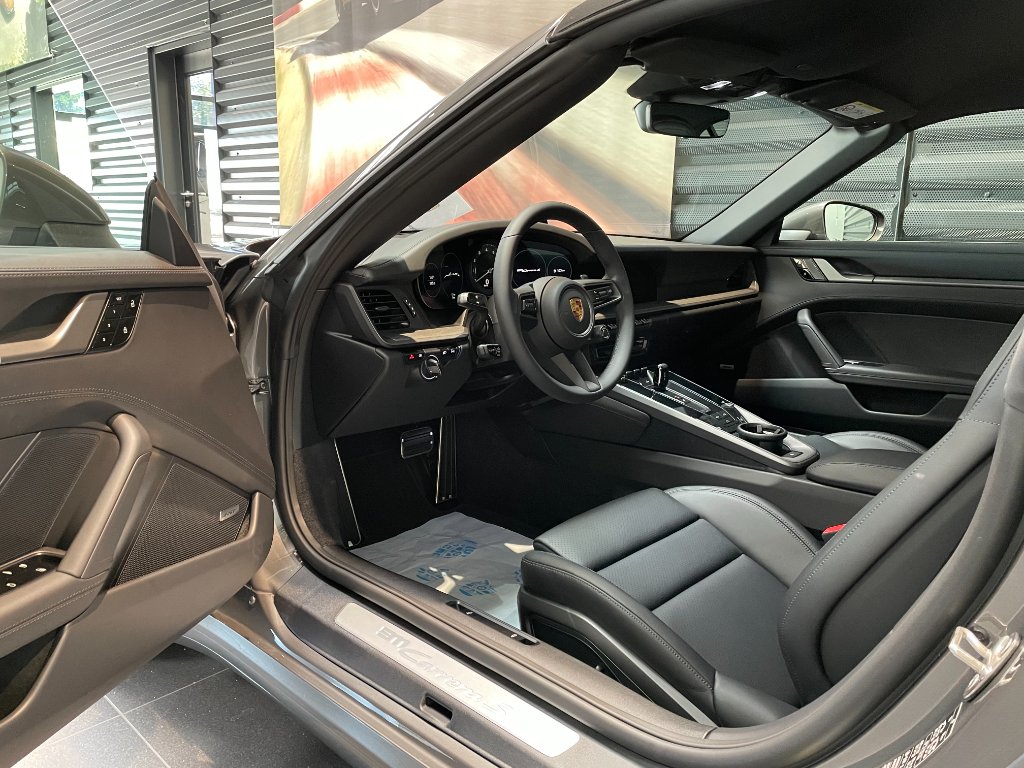 Porsche 911 Carrera S Cabrio interior - DeGa Auto