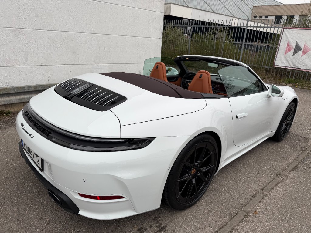 Porsche Carrera 4 S Cabrio interior - DeGa Auto