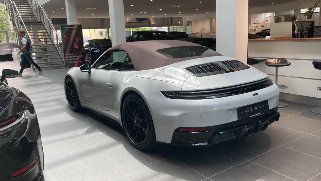 Porsche 992 Carrera 4 GTS Cabrio exterior - DeGa Auto