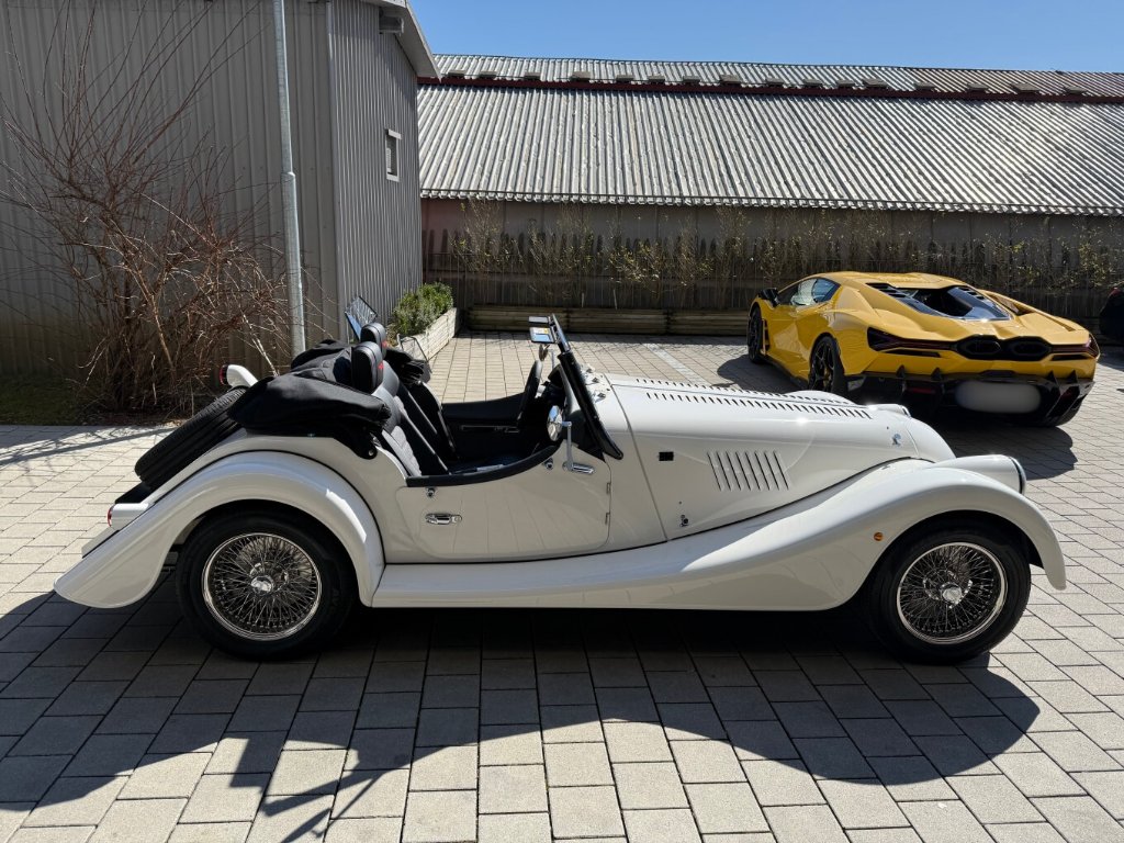Morgan Plus 4 exterior - DeGa Auto