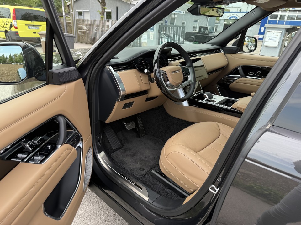 Range Rover Autobiography D350 interior - DeGa Auto