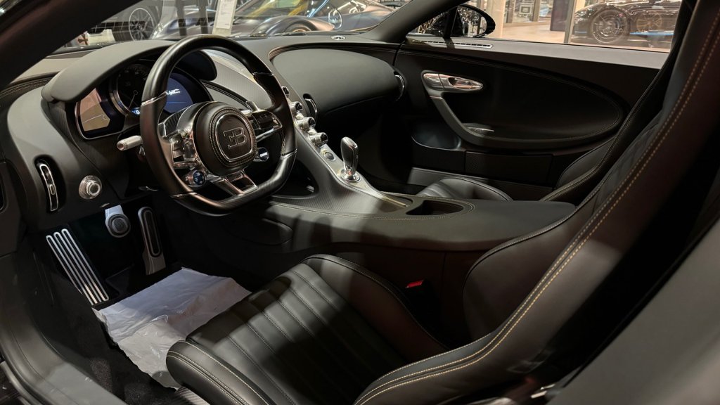 Bugatti Chiron side profile - DeGa Auto