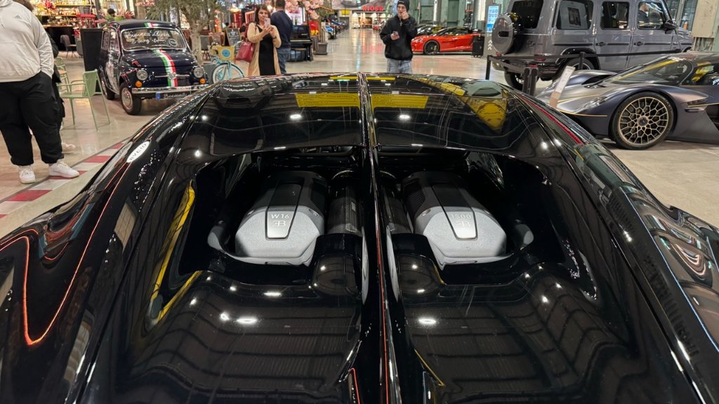 Bugatti Chiron rear view - DeGa Auto
