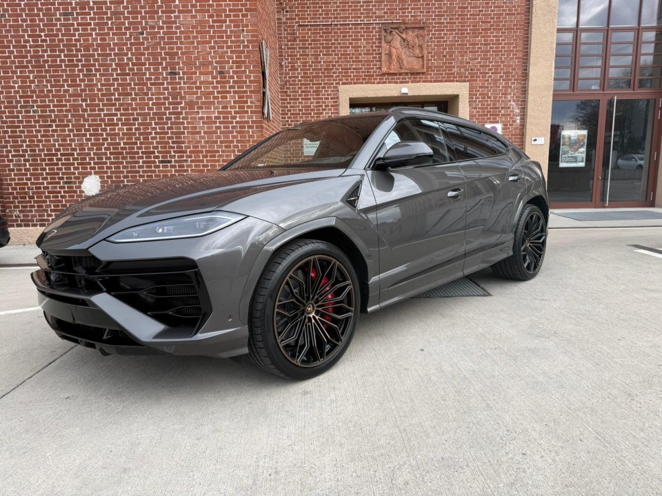 Lamborghini Urus SE rental courchevel - DeGa Auto