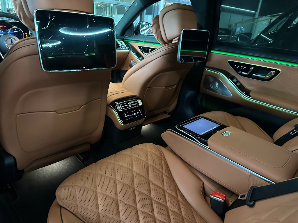 Mercedes-Benz S 400 4MATIC Long side profile - DeGa Auto
