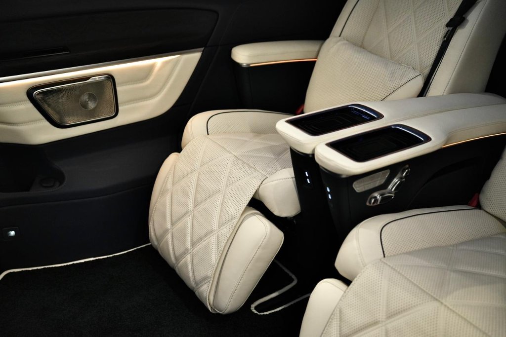 Mercedes-Benz V 300 d 4x4 Extralong VIP AVERS interior - DeGa Auto