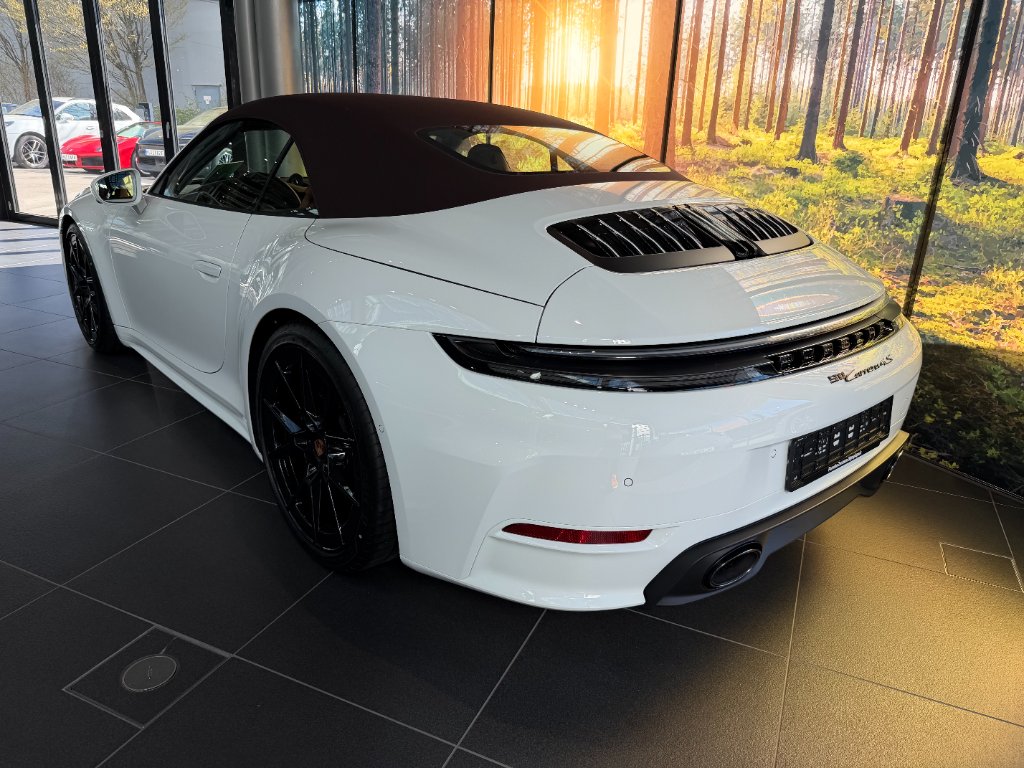 Porsche Carrera 4 S Cabrio exterior - DeGa Auto