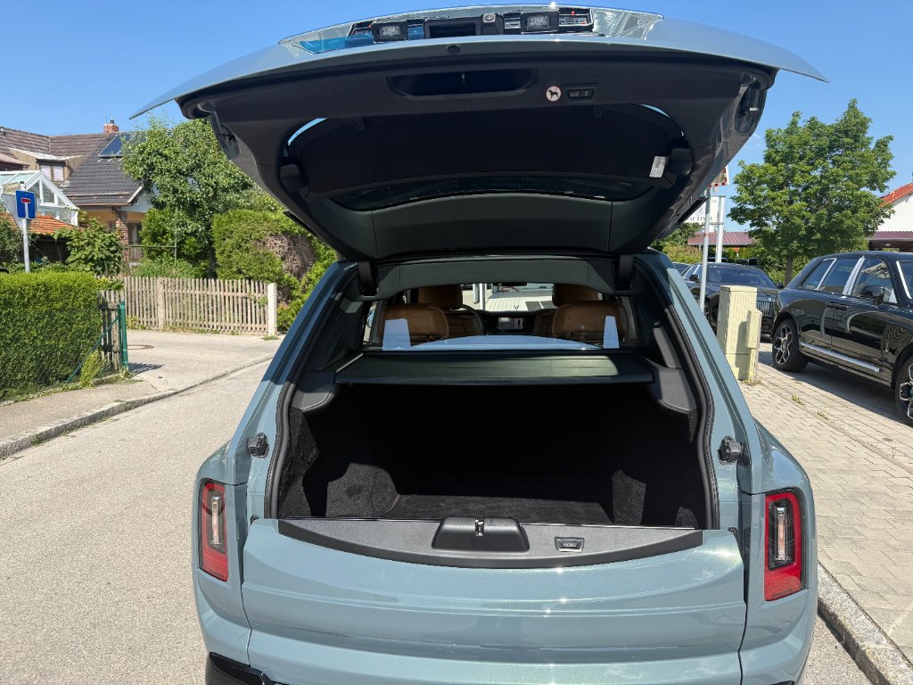 Rolls-Royce Cullinan Serie II rear view - DeGa Auto
